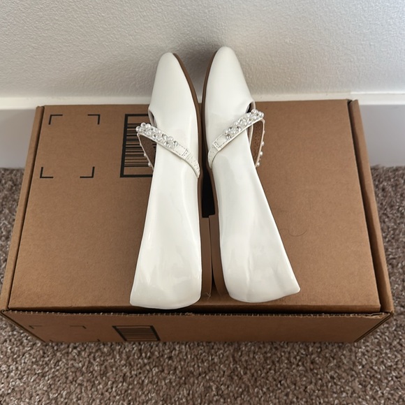 Dream Pairs White Flat Ballerina Shoes with Pearl Straps - Picture 5 of 7